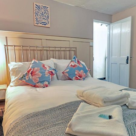 Bay Tree Cottage, Sleeps 7 Close To The Marina Burnham-on-Crouch Exterior photo