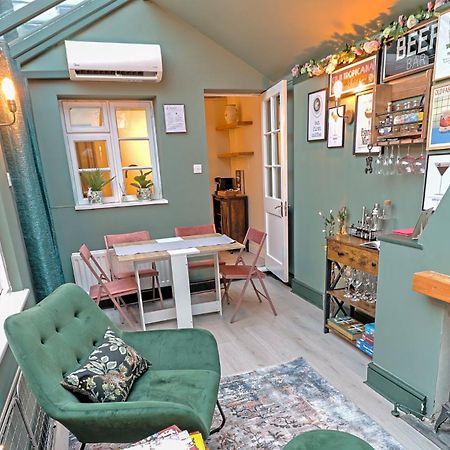 Bay Tree Cottage, Sleeps 7 Close To The Marina Burnham-on-Crouch Exterior photo