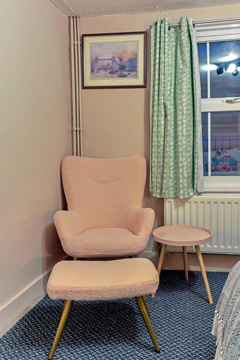 Bay Tree Cottage, Sleeps 7 Close To The Marina Burnham-on-Crouch Exterior photo
