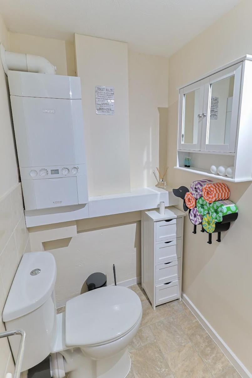 Bay Tree Cottage, Sleeps 7 Close To The Marina Burnham-on-Crouch Exterior photo