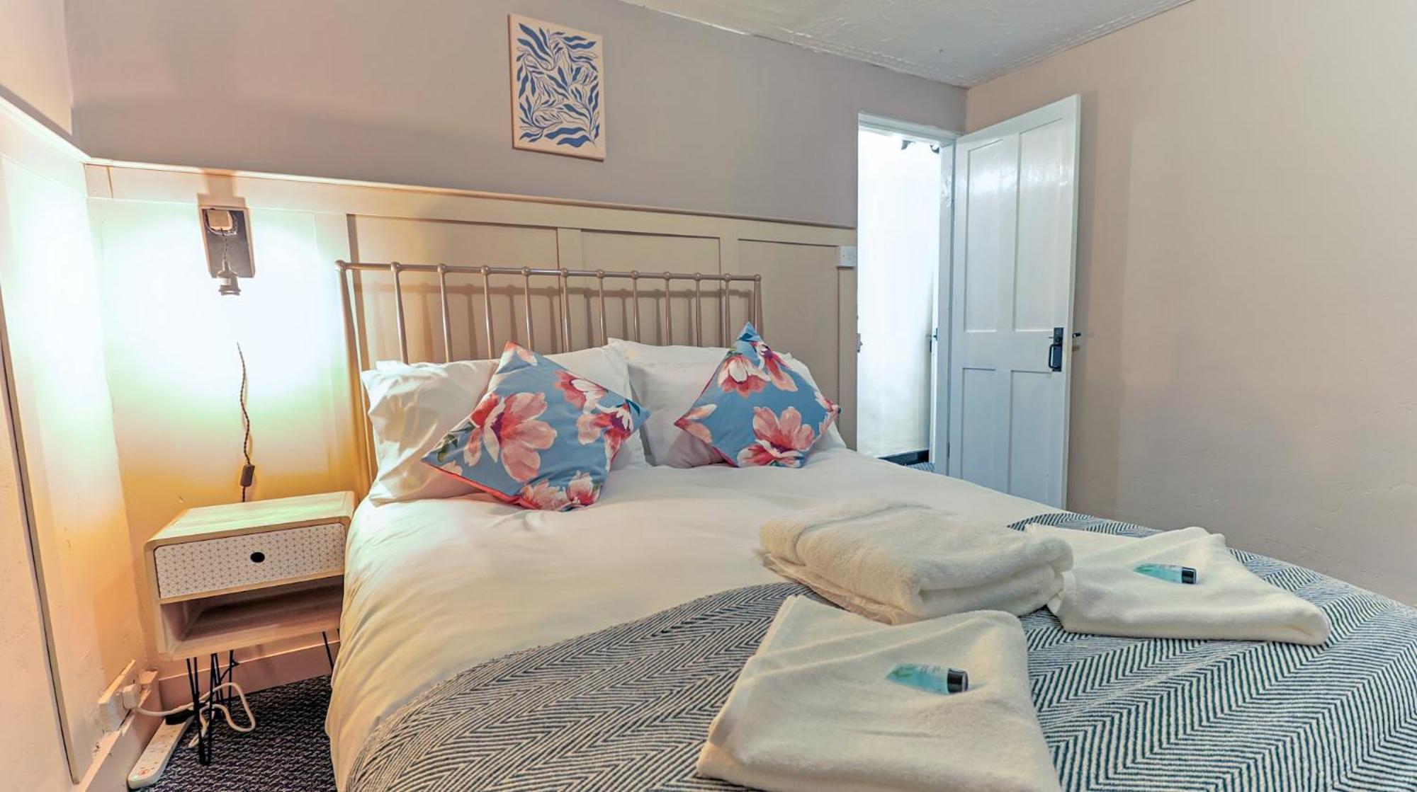 Bay Tree Cottage, Sleeps 7 Close To The Marina Burnham-on-Crouch Exterior photo