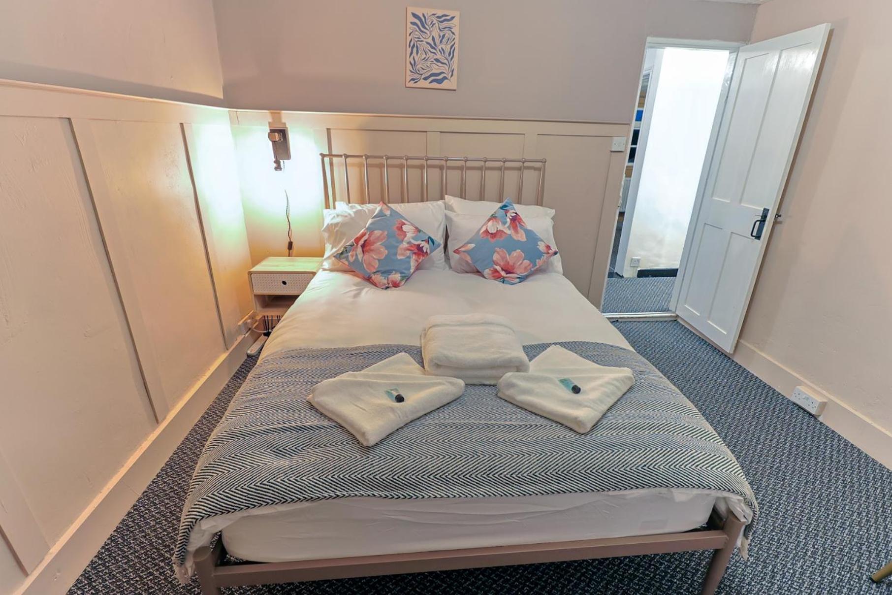 Bay Tree Cottage, Sleeps 7 Close To The Marina Burnham-on-Crouch Exterior photo