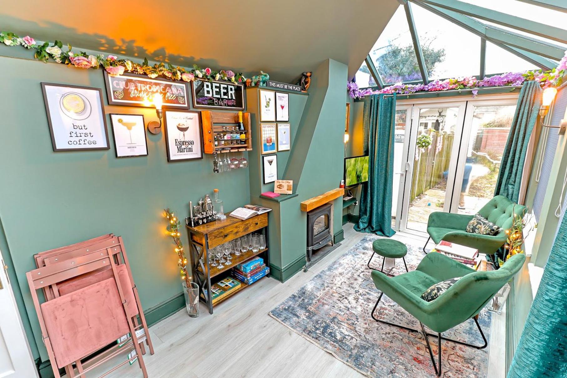 Bay Tree Cottage, Sleeps 7 Close To The Marina Burnham-on-Crouch Exterior photo