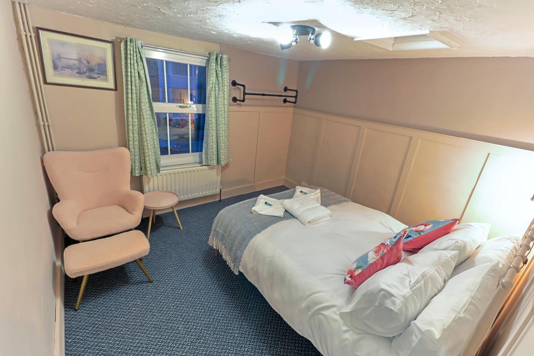Bay Tree Cottage, Sleeps 7 Close To The Marina Burnham-on-Crouch Exterior photo