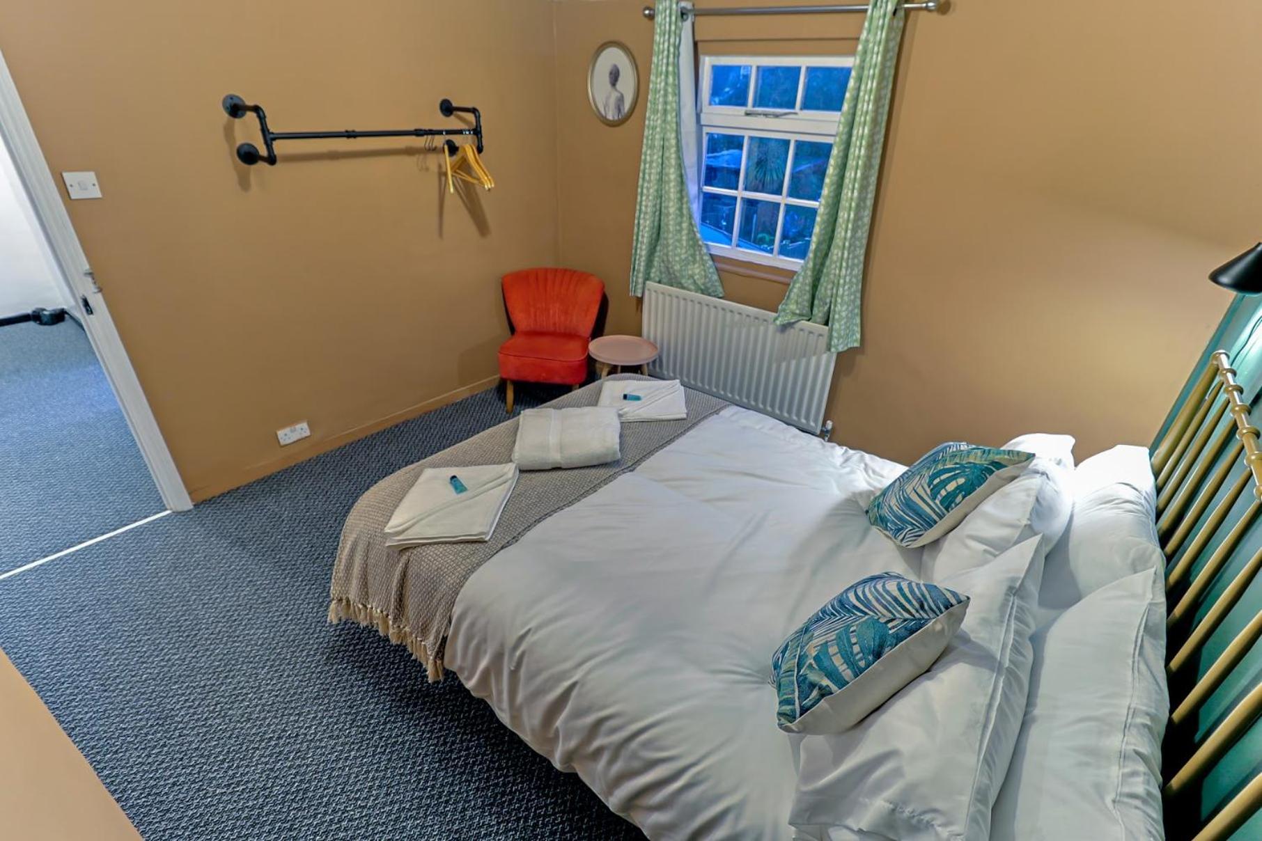 Bay Tree Cottage, Sleeps 7 Close To The Marina Burnham-on-Crouch Exterior photo